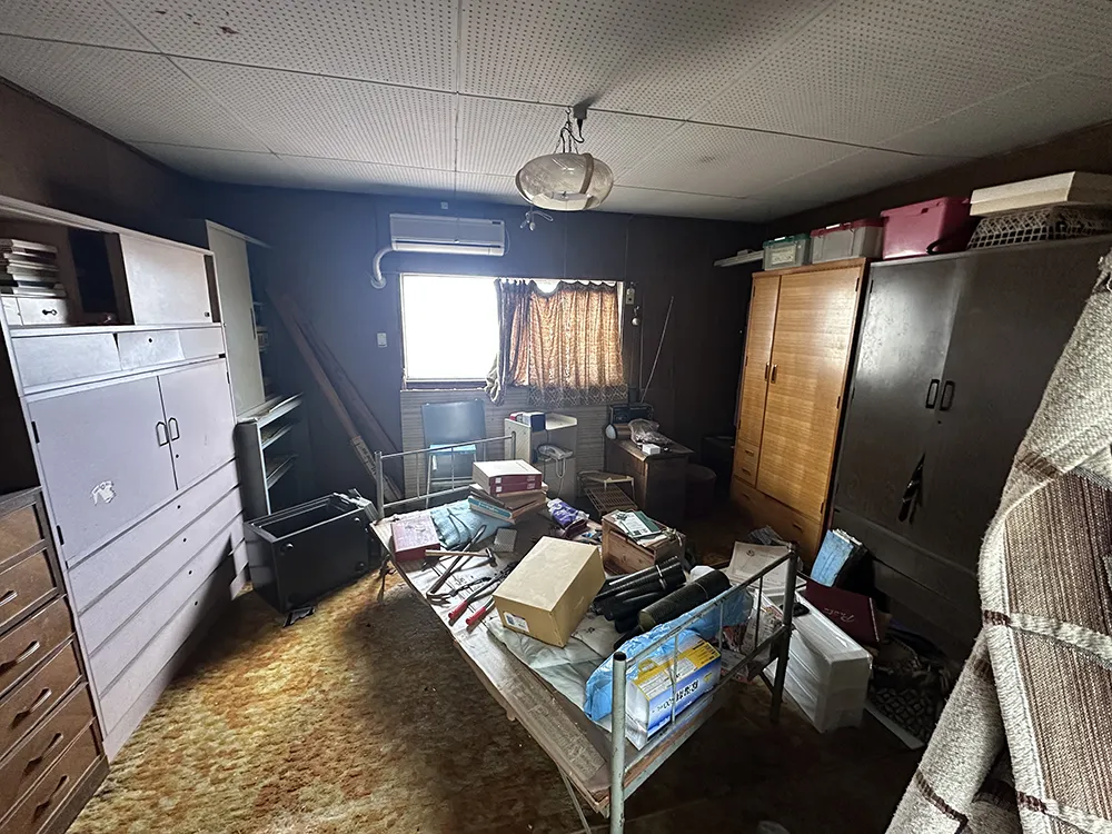 空き家の整理前の部屋